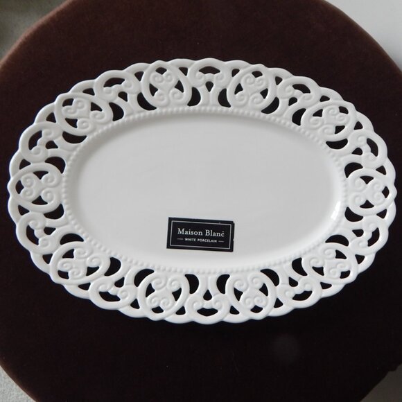 MAISON BLANC White Porcelain Cut Out Hearts Serving Oval Tray Platter 14x9.5 NWT - Picture 1 of 11
